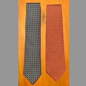 Bundle 2 Hermes Silk ties - Paris, France -Excellent Condition